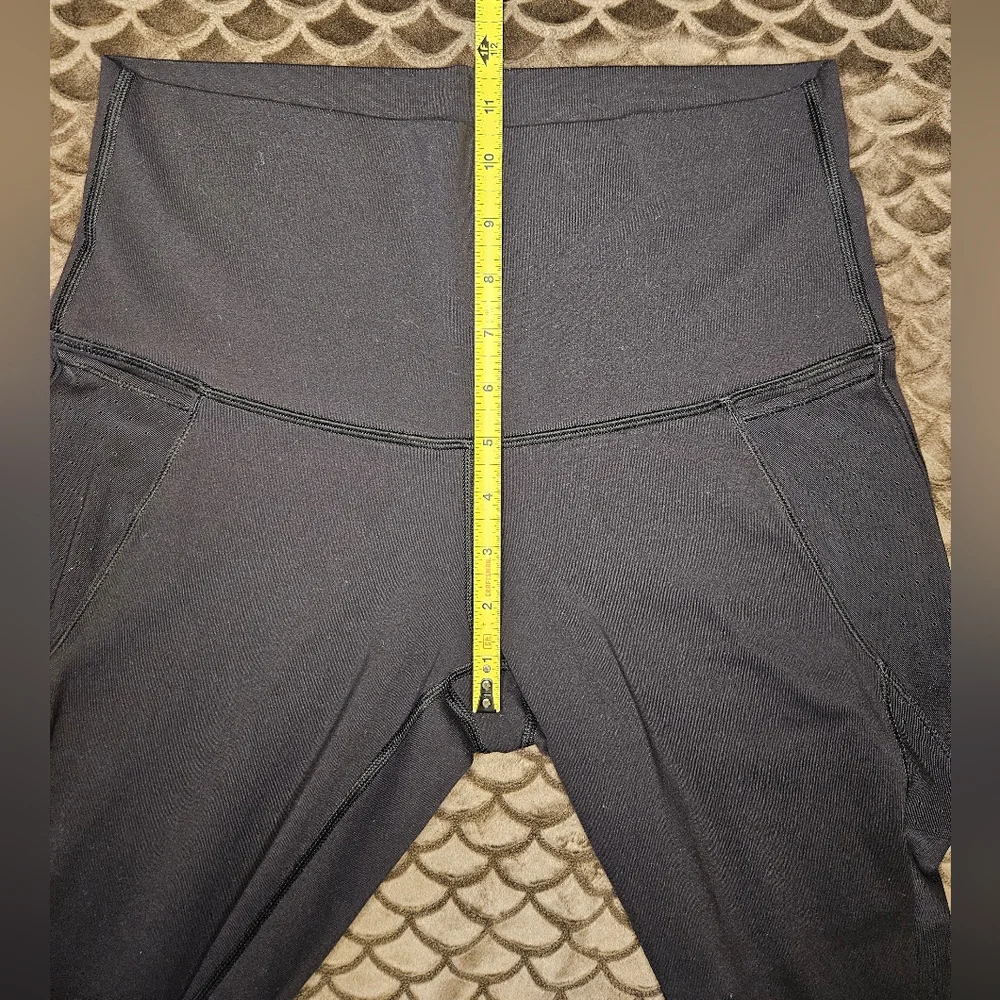 Lululemon Barre Star Pant in Black - Size 8 (FLAWED)